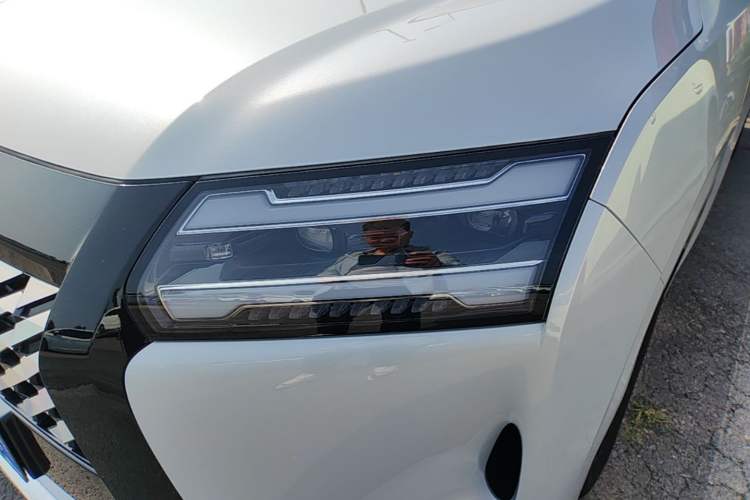 Used Wuling 730 2025 Model 1.5T CVT Elite Edition Left Front Headlight