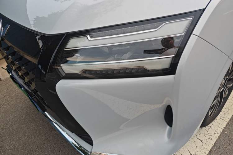 Used Wuling 730 2025 Model 1.5T CVT Elite Edition Left Front Headlight