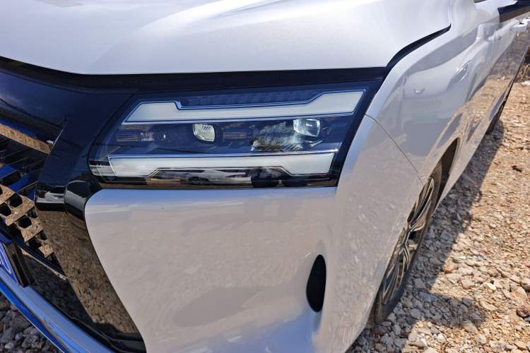Used Wuling 730 2025 Model 1.5T CVT Elite Edition Left Front Headlight