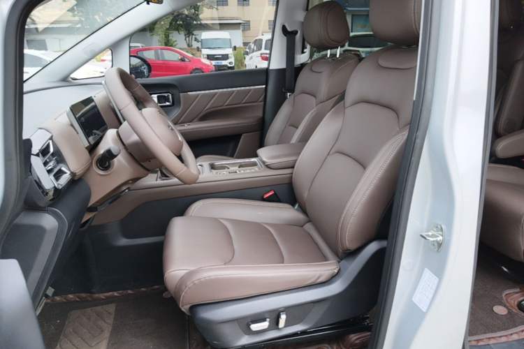 Used Wuling 730 2025 Model 1.5T CVT Elite Edition Left Front Seat