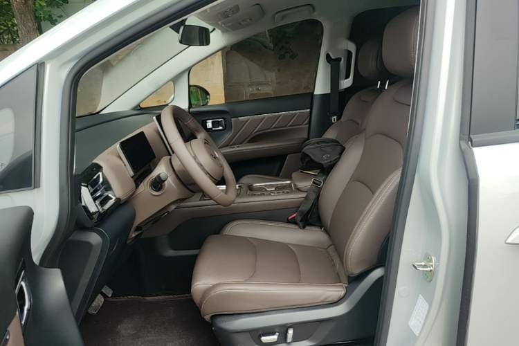 Used Wuling 730 2025 Model 1.5T CVT Elite Edition Left Front Seat