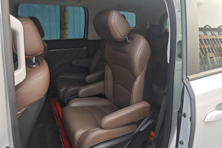 Used Wuling 730 2025 Model 1.5T CVT Elite Edition Left Rear Seat