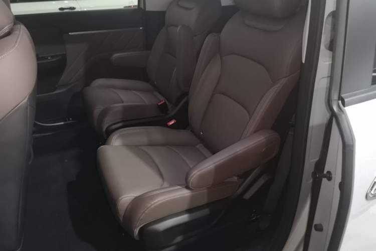 Used Wuling 730 2025 Model 1.5T CVT Elite Edition Left Rear Seat