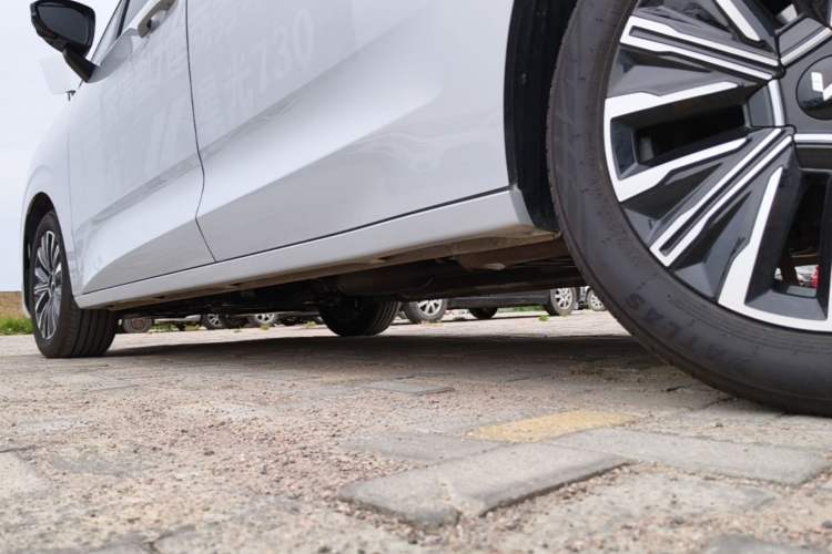Used Wuling 730 2025 Model 1.5T CVT Elite Edition Left Side Sill