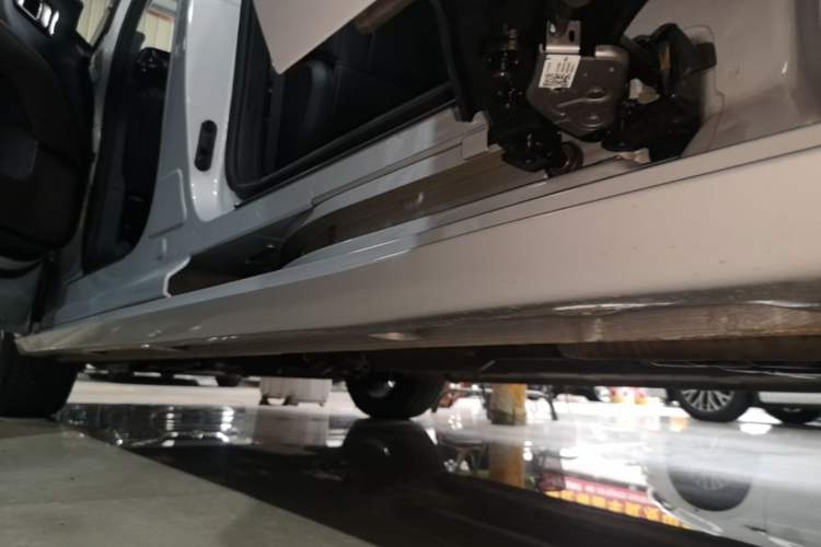Used Wuling 730 2025 Model 1.5T CVT Elite Edition Left Side Sill