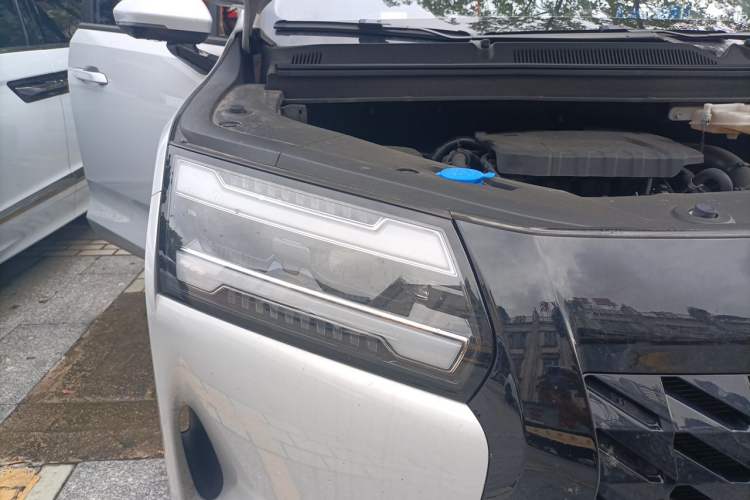 Used Wuling 730 2025 Model 1.5T CVT Elite Edition Right Front Headlight