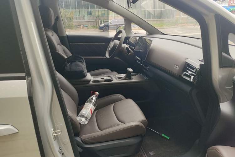 Used Wuling 730 2025 Model 1.5T CVT Elite Edition Right Front Seat
