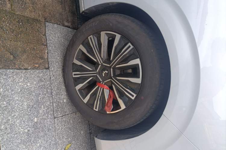 Used Wuling 730 2025 Model 1.5T CVT Elite Edition Right Front Wheel Hub