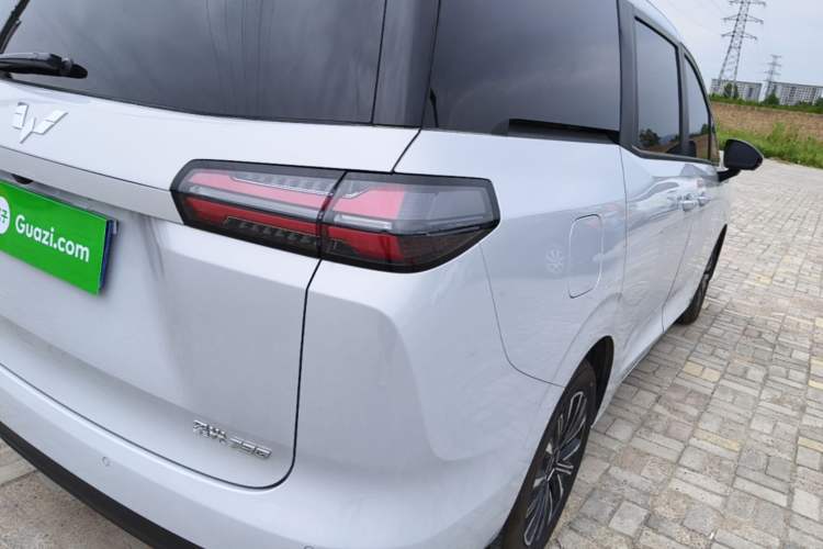 Used Wuling 730 2025 Model 1.5T CVT Elite Edition Right Rear Taillight