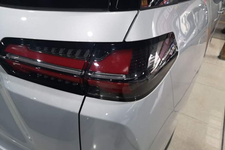 Used Wuling 730 2025 Model 1.5T CVT Elite Edition Right Rear Taillight