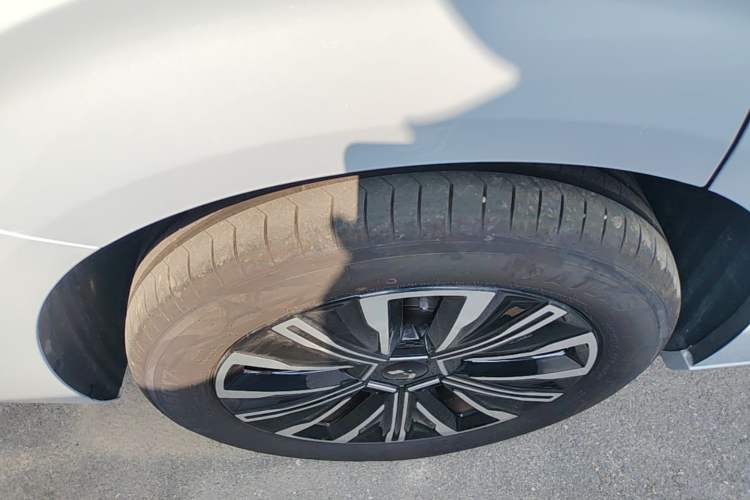 Used Wuling 730 2025 Model 1.5T CVT Elite Edition Right Rear Wheel Hub