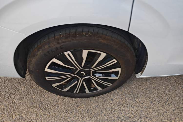 Used Wuling 730 2025 Model 1.5T CVT Elite Edition Right Rear Wheel Hub