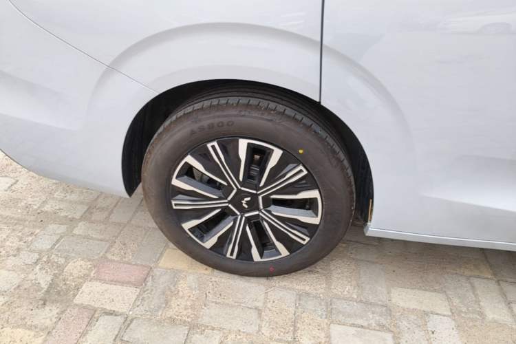 Used Wuling 730 2025 Model 1.5T CVT Elite Edition Right Rear Wheel Hub