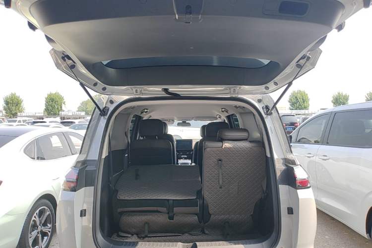 Used Wuling 730 2025 Model 1.5T CVT Elite Edition Trunk