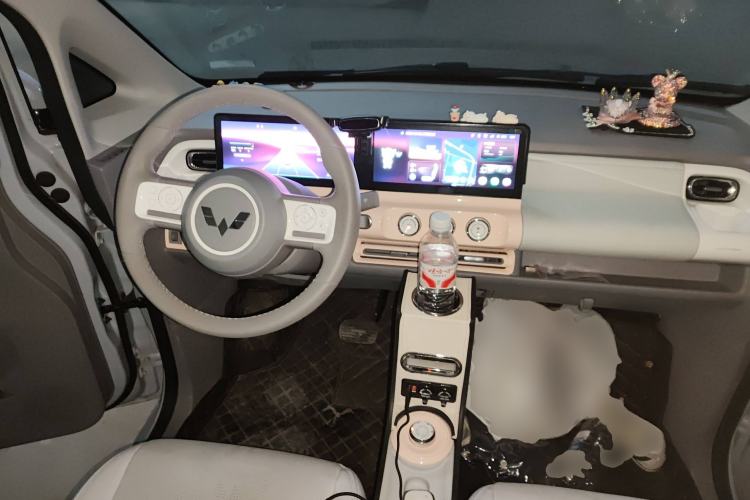 Used Wuling Air ev 2023 - Four Seats - Advanced Edition Center Console