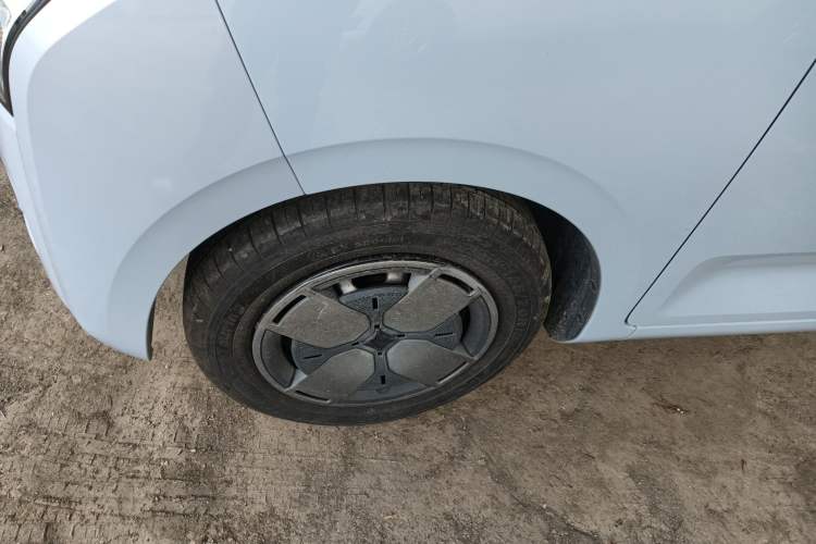 Used Wuling Air ev 2023 - Four Seats - Standard Edition Left Front Wheel Hub