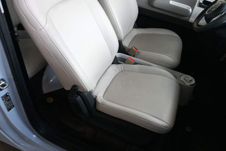Used Wuling Air ev 2023 - Four Seats - Standard Edition Right Front Seat