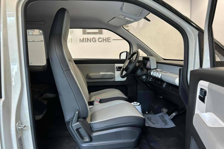 Used Wuling Air ev 2023 - Four Seats - Standard Edition Interior 4