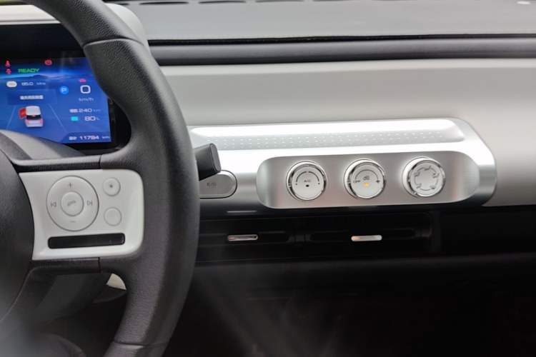 Used Wuling Air ev 2023 - Four Seats - Standard Edition Audio And AC Panel