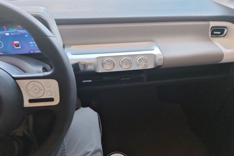 Used Wuling Air ev 2023 - Four Seats - Standard Edition Audio And AC Panel