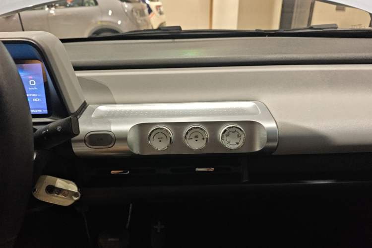 Used Wuling Air ev 2023 - Four Seats - Standard Edition Audio And AC Panel