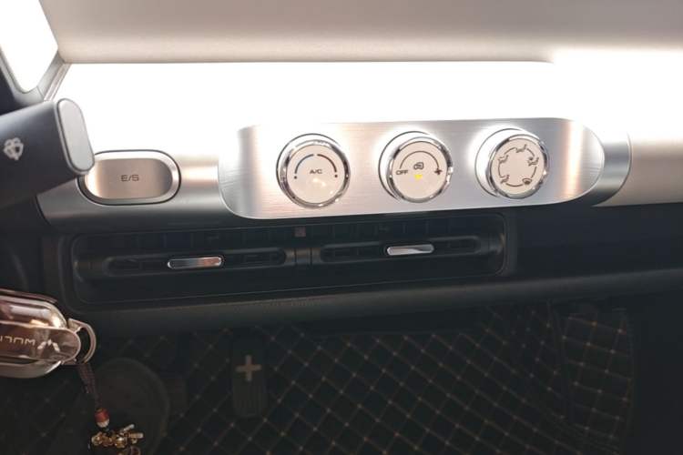 Used Wuling Air ev 2023 - Four Seats - Standard Edition Audio And AC Panel