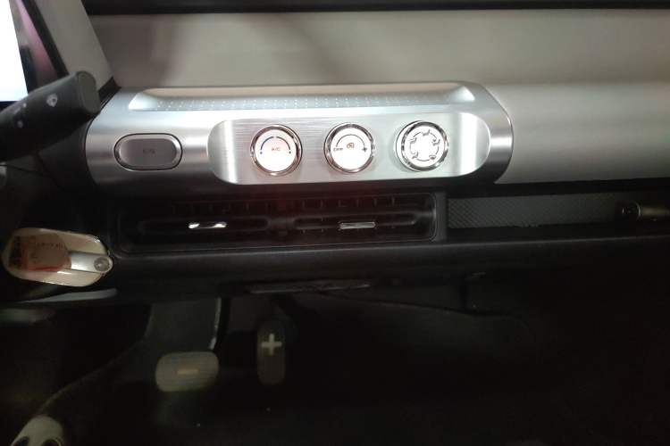 Used Wuling Air ev 2023 - Four Seats - Standard Edition Audio And AC Panel