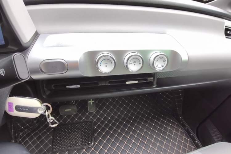 Used Wuling Air ev 2023 - Four Seats - Standard Edition Audio And AC Panel