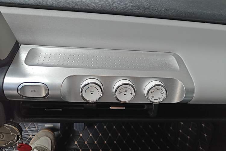 Used Wuling Air ev 2023 – Two-Seater - Standard Edition Audio And AC Panel