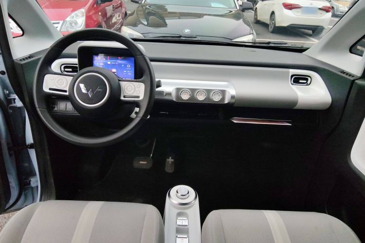 Used Wuling Air ev 2023 - Four Seats - Standard Edition Center Console