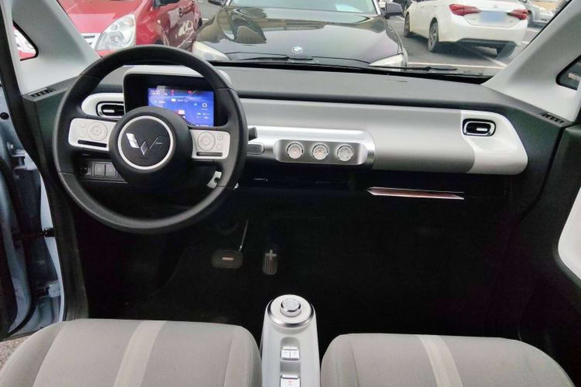 Used Wuling Air ev 2023 - Four Seats - Standard Edition Center Console