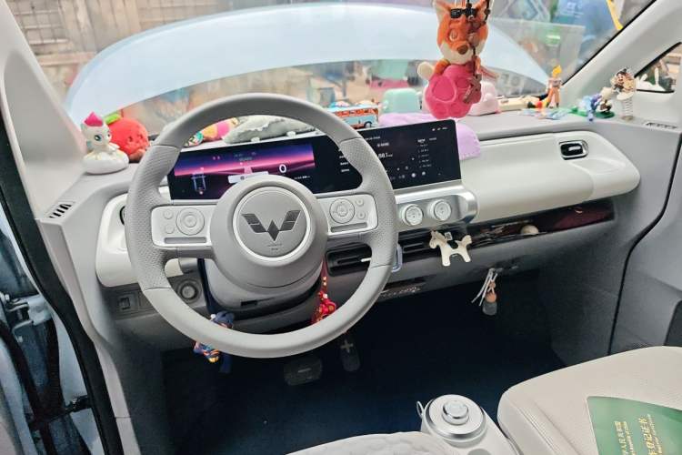 Used Wuling Air ev 2023 - Four Seats - Advanced Edition Center Console