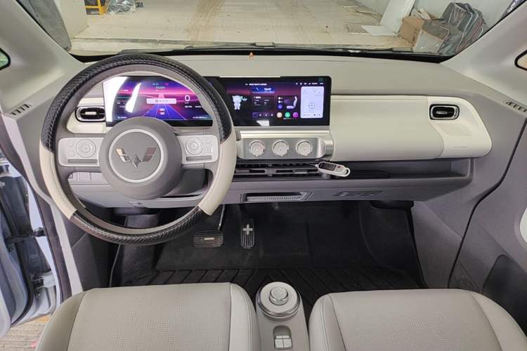 Used Wuling Air ev 2023 - Four Seats - Advanced Edition Center Console