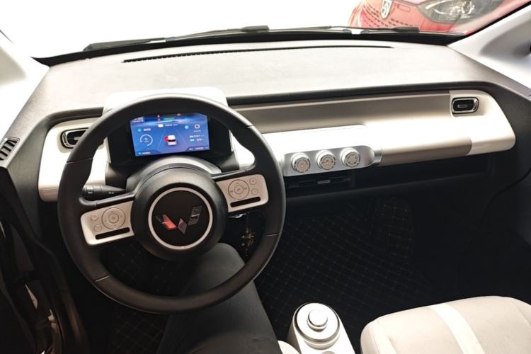 Used Wuling Air ev 2023 - Four Seats - Standard Edition Center Console