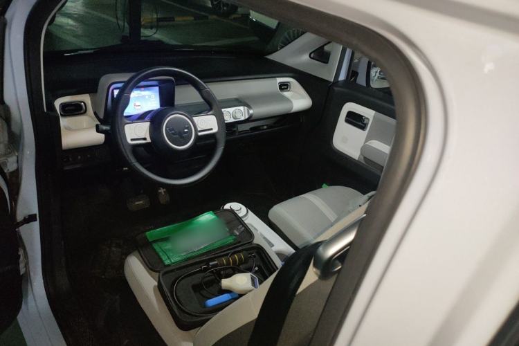 Used Wuling Air ev 2023 - Four Seats - Standard Edition Center Console