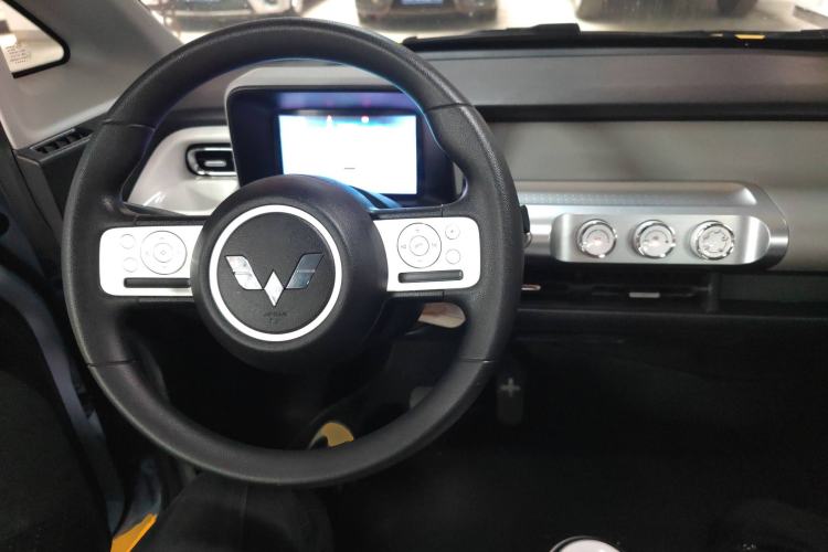 Used Wuling Air ev 2023 - Four Seats - Standard Edition Center Console