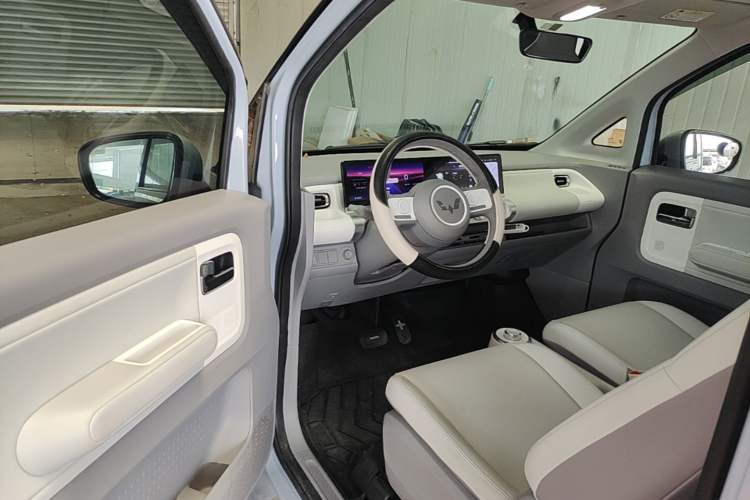 Used Wuling Air ev 2023 - Four Seats - Advanced Edition Driver Seat