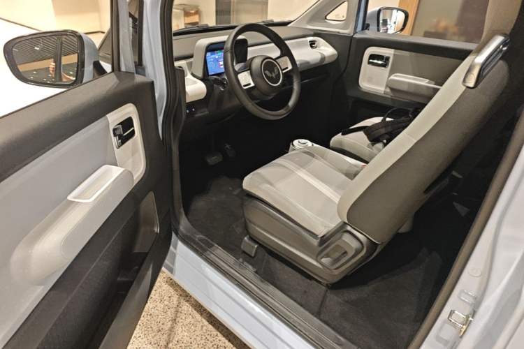 Used Wuling Air ev 2023 - Four Seats - Standard Edition Driver Seat