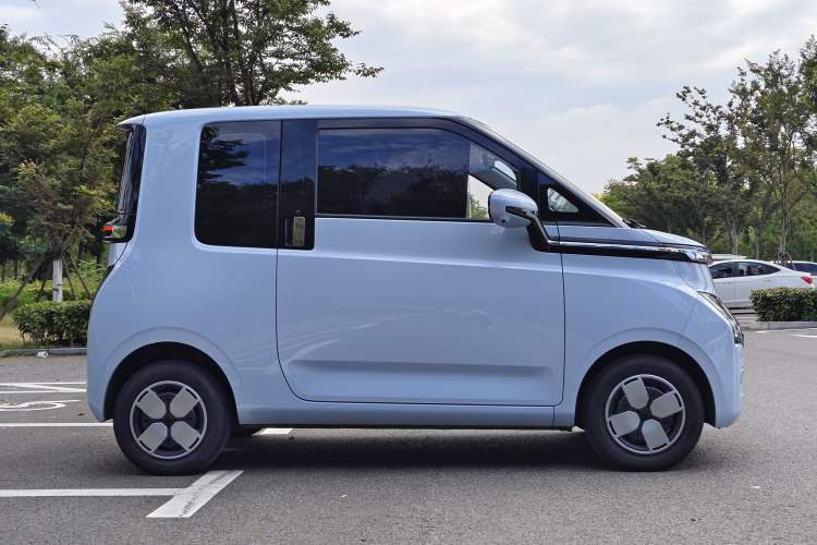 Used Wuling Air ev 2023 - Four Seats - Advanced Edition Exterior 3