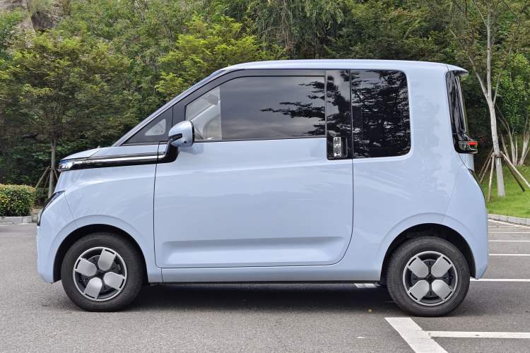 Used Wuling Air ev 2023 - Four Seats - Advanced Edition Exterior 4