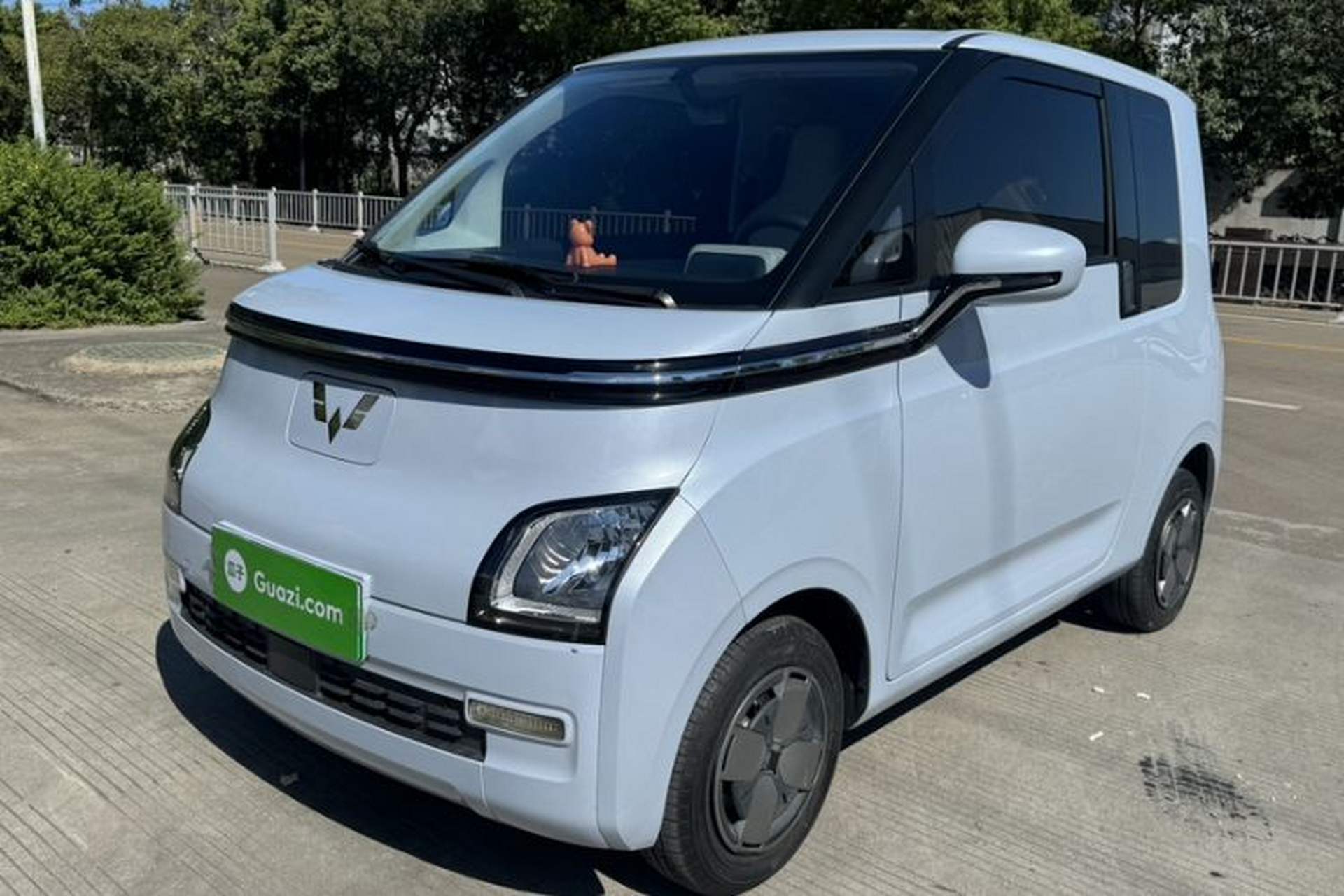 Used Wuling Air ev 2023 - Four Seats - Standard Edition Front Left 45 Deg