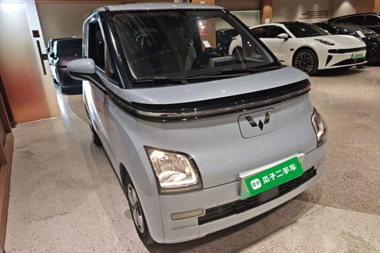 Used Wuling Air ev 2023 - Four Seats - Standard Edition Front Right 45 Deg