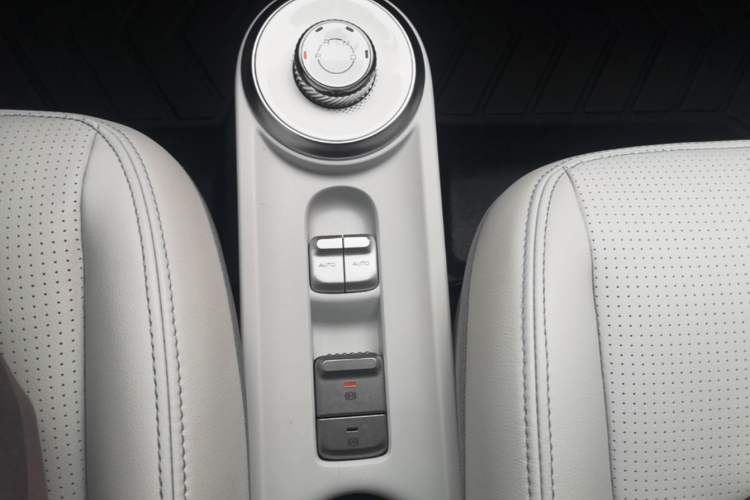 Used Wuling Air ev 2023 - Four Seats - Advanced Edition Gear Lever