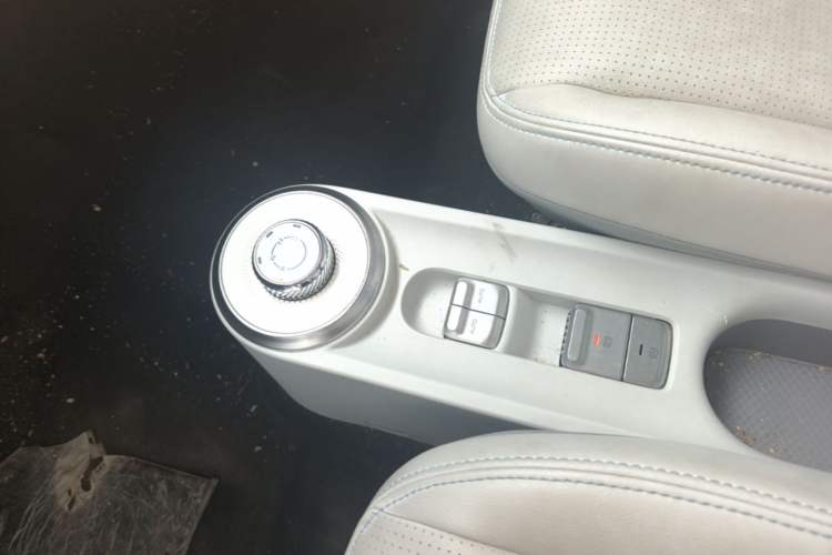 Used Wuling Air ev 2023 - Four Seats - Advanced Edition Gear Lever