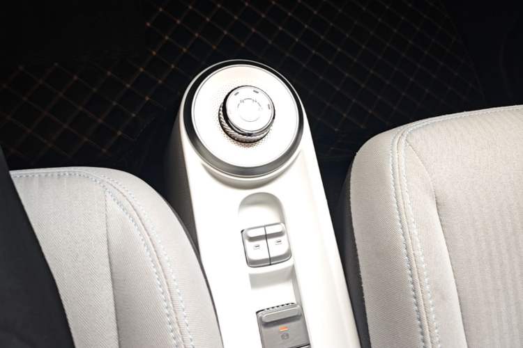 Used Wuling Air ev 2023 - Four Seats - Standard Edition Gear Lever