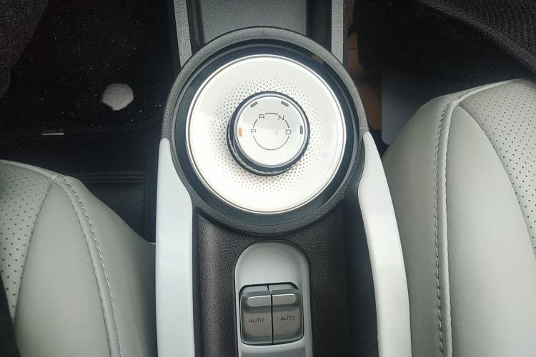 Used Wuling Air ev 2023 - Four Seats - Advanced Edition Gear Lever