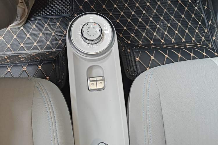 Used Wuling Air ev 2023 – Two-Seater - Standard Edition Gear Lever