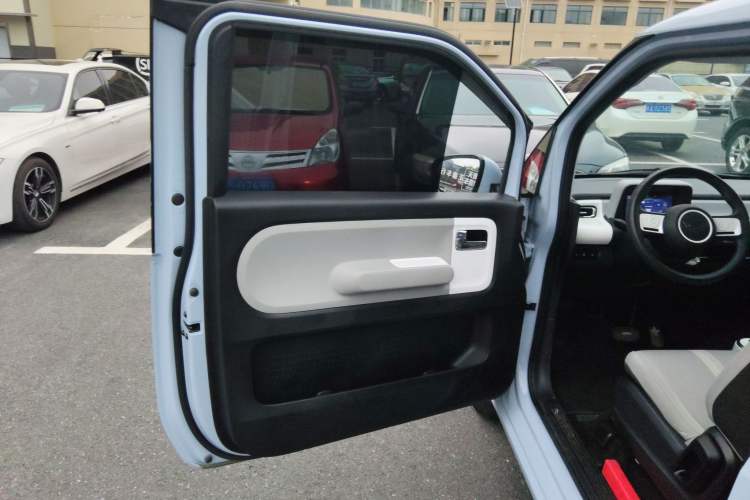 Used Wuling Air ev 2023 - Four Seats - Standard Edition Left Front Door Interior