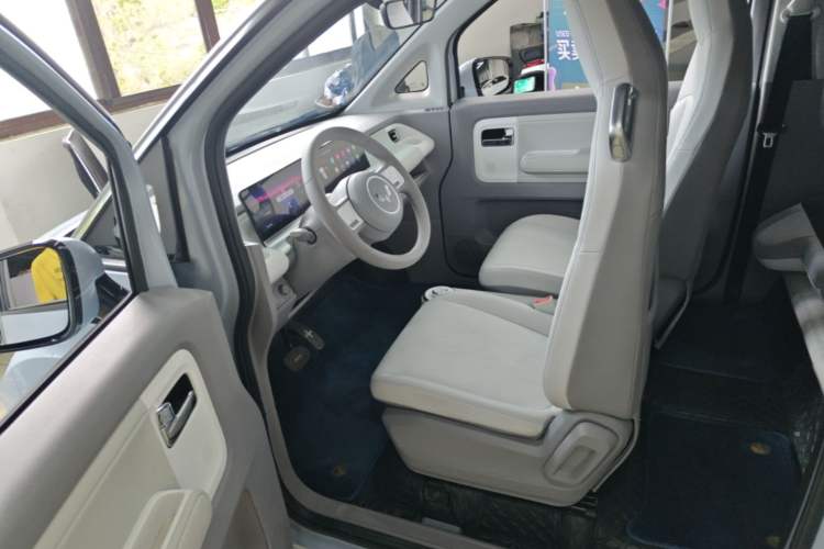 Used Wuling Air ev 2023 - Four Seats - Advanced Edition Left Front Seat