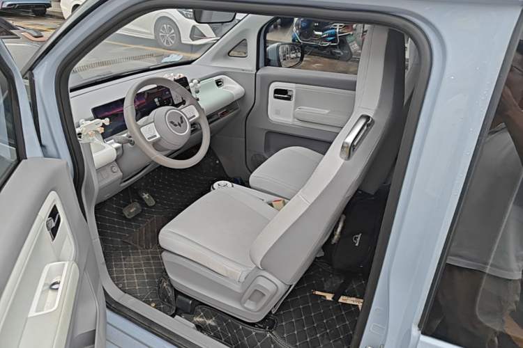 Used Wuling Air ev 2023 - Four Seats - Advanced Edition Left Front Seat